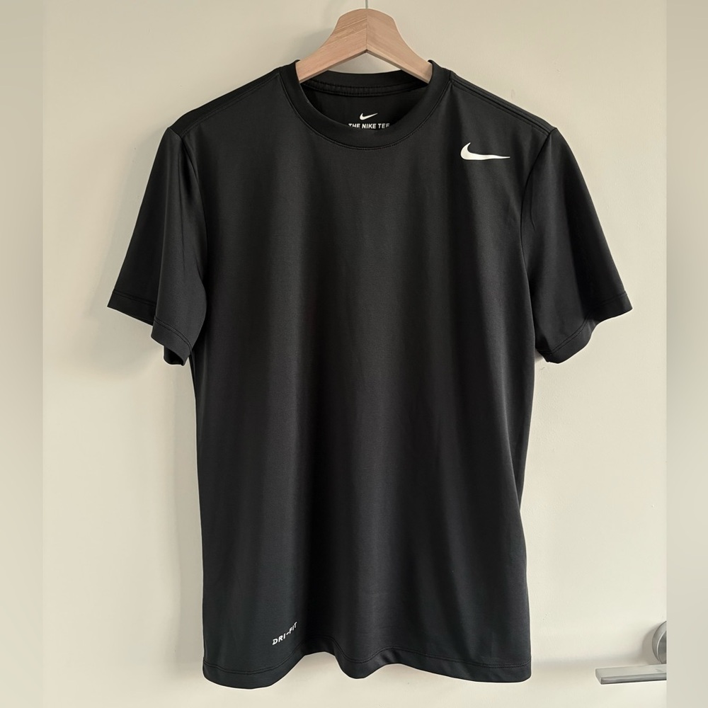 Nike Dri-FIT Men’s Fitness Short-Sleeve T-Shirt Size M